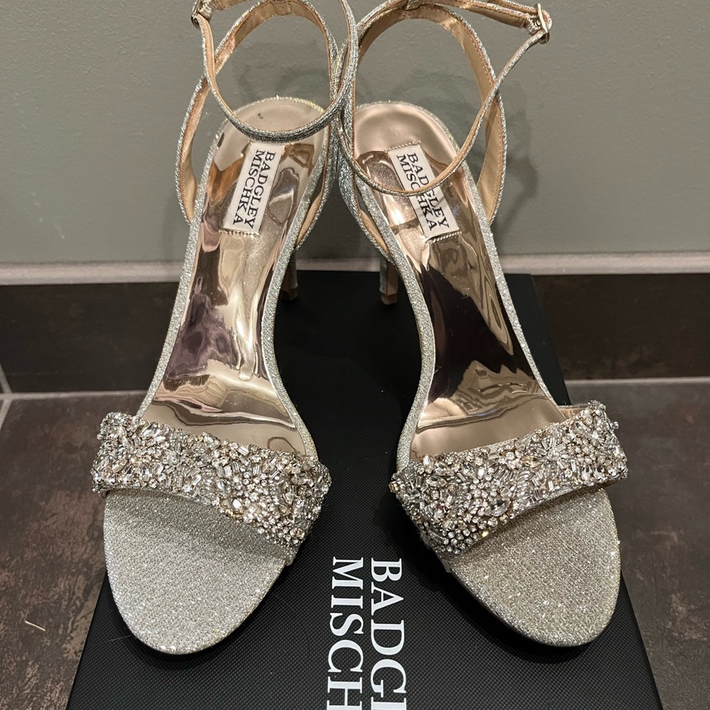 Badgley Mischka Jen NWT Size 9